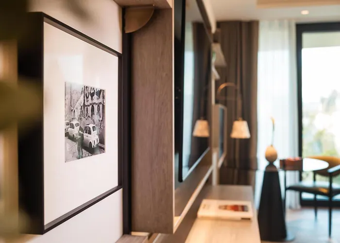 Kennedy 89 Unbound Collection Hyatt